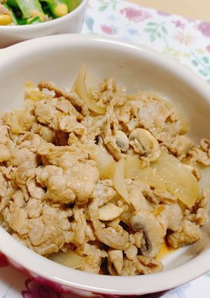 【自分用】豚肉と玉ねぎとキノコの生姜焼き-レシピのメイン写真