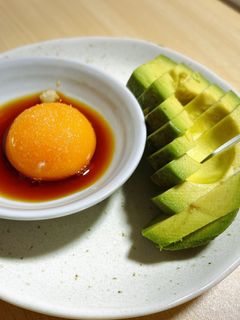 アボカド にんにく卵黄タレ 美味しい!-レシピのメイン写真