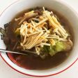 きのことレタスのサンラータンスープ