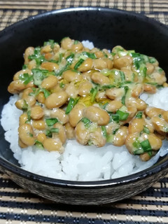 ニラ納豆オリーブオイル掛け-レシピのメイン写真