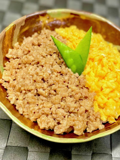 ふっくらジューシー♡鶏そぼろの二色丼-レシピのメイン写真
