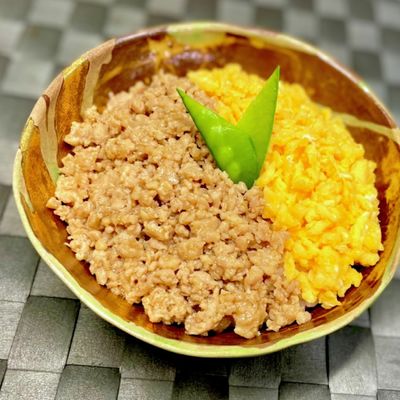 ふっくらジューシー♡鶏そぼろの二色丼 by hiro'sクック