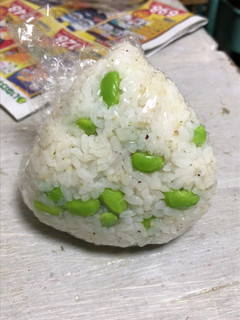 寿司酢でさっぱり 梅枝豆おにぎり-レシピのメイン写真
