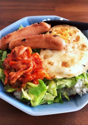 キムチ入りで旨味↑ウインナー目玉焼き丼★-レシピのメイン写真