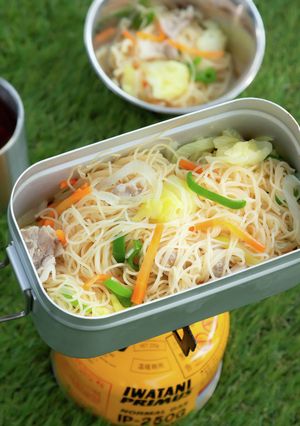 メスティンで簡単!焼ビーフンの作り方-レシピのメイン写真