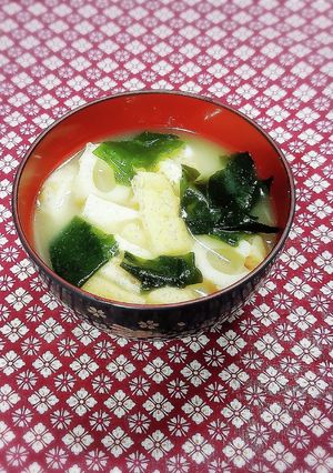 竹輪と油揚げとワカメのお味噌汁-レシピのメイン写真