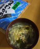 三陸産塩蔵わかめともやしのスープ