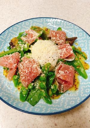 温泉卵でとろりん♪生ハムサラダ-レシピのメイン写真