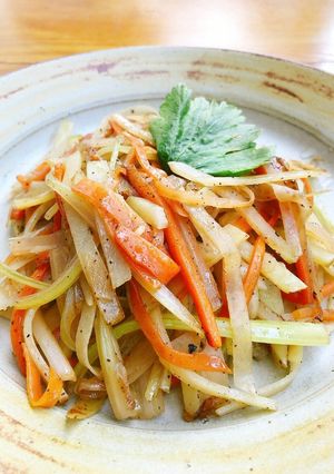 馬鈴薯とセルリーの中華風炒め-レシピのメイン写真