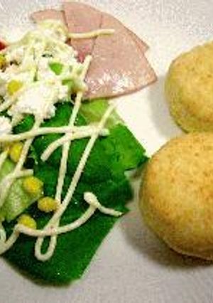 はなびし草のプレーンスコーンとサラダの朝食-レシピのメイン写真