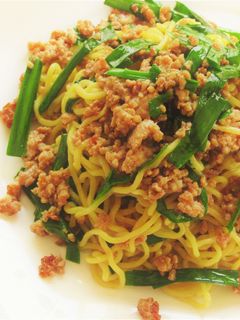 〖 豚ひき肉と青ニラの柚子塩混ぜそば 〗-レシピのメイン写真