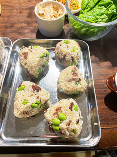 梅と剥き枝豆の玄米おにぎり-レシピのメイン写真