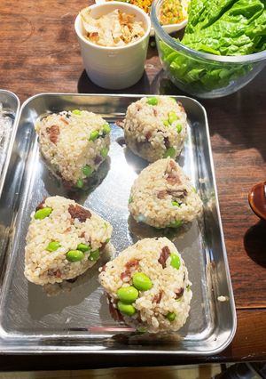 梅と剥き枝豆の玄米おにぎり-レシピのメイン写真
