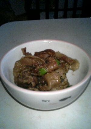 おつまみにピッタリ♪鶏皮の梅肉炒め-レシピのメイン写真