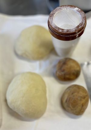 パン作りの打ち粉は強力粉で!-レシピのメイン写真