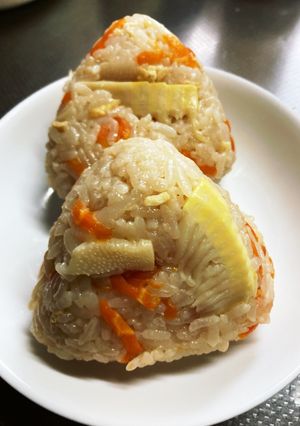 たけのこご飯でおにぎり-レシピのメイン写真