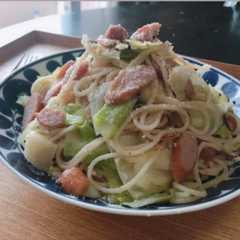 รูปของ ソーセージとキャベツのパスタ