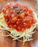 ピリッと辛いが美味さ倍増トマトパスタ
