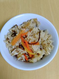 ほうじ茶で炊き込みごはん-レシピのメイン写真