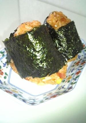 海苔を巻くだけ☆ケチャップご飯おにぎり-レシピのメイン写真