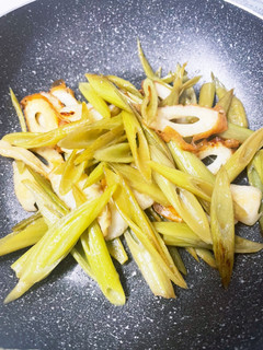 蕗のとうの茎の炒めもの-レシピのメイン写真