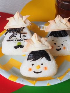 こどもの日に!兜をかぶったおにぎり-レシピのメイン写真
