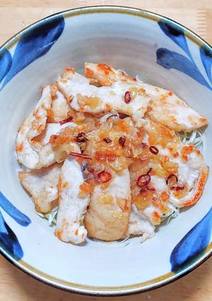 鶏むね肉の唐揚げ丼をネギソースで-レシピのメイン写真