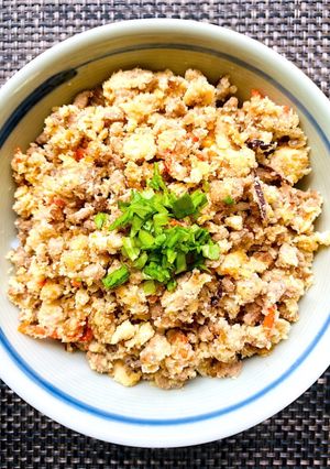豚そぼろと合わせた　おから丼-レシピのメイン写真