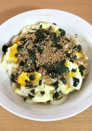 レンジで簡単5分♪納豆チーズ釜玉風うどん-レシピのメイン写真