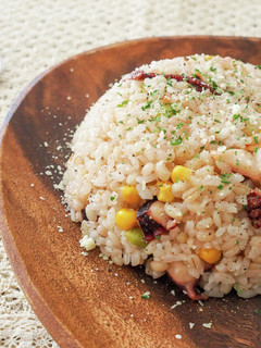 タコとトマトの洋風もち麦炊き込みご飯-レシピのメイン写真