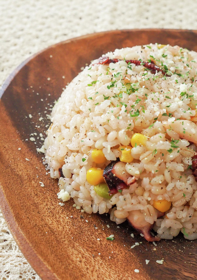 タコとトマトの洋風もち麦炊き込みご飯-レシピのメイン写真