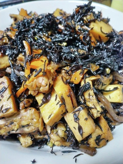 鶏せせりとタケノコのひじき炒め煮-レシピのメイン写真