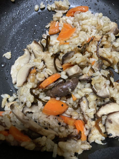 椎茸とにんじんとツナの混ぜご飯-レシピのメイン写真