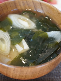 管理栄養士の長ねぎとわかめのみそ汁-レシピのメイン写真