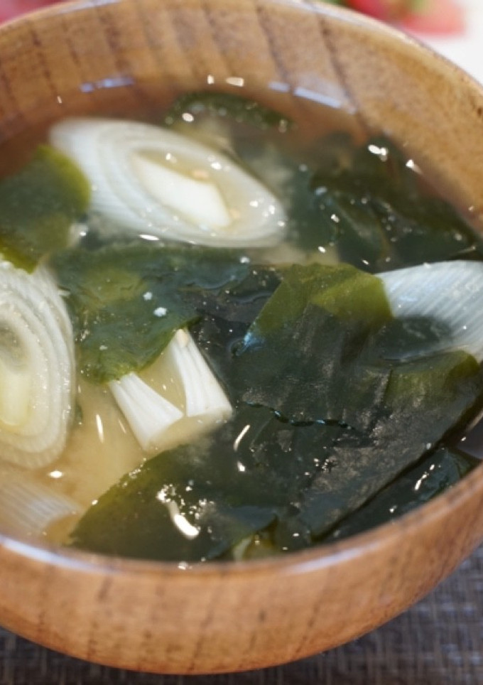 管理栄養士の長ねぎとわかめのみそ汁-レシピのメイン写真