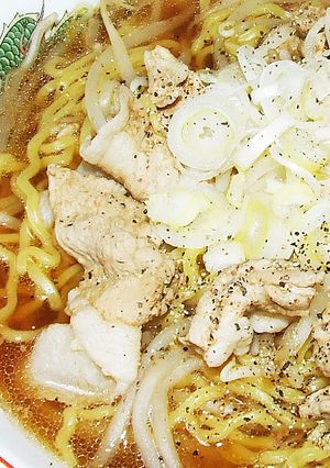 ゆで豚ラーメン（市販の生麺とスープ）-レシピのメイン写真