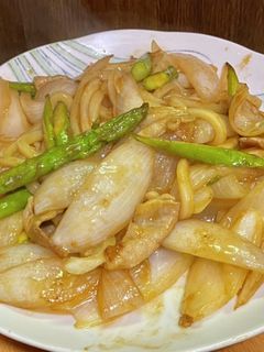 簡単・新玉ねぎとアスパラガスの焼きうどん-レシピのメイン写真