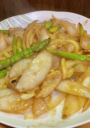 簡単・新玉ねぎとアスパラガスの焼きうどん-レシピのメイン写真