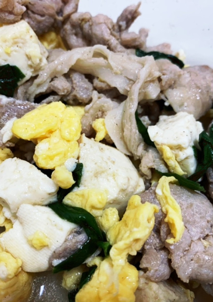 豚肉とにらと豆腐と卵の塩麹炒め-レシピのメイン写真