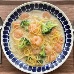 รูปของ エビとブロッコリーのクリームパスタ