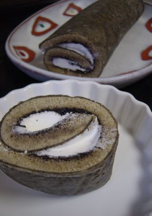 和風な黒胡麻ロールケーキ③-レシピのメイン写真