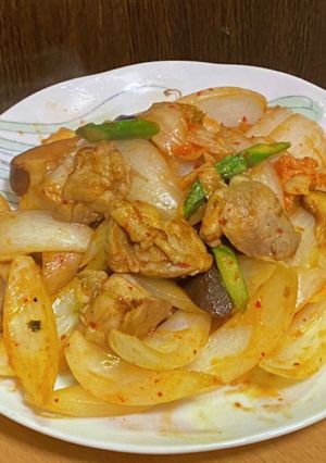 鶏もも肉と新玉ねぎのキムチ炒め-レシピのメイン写真