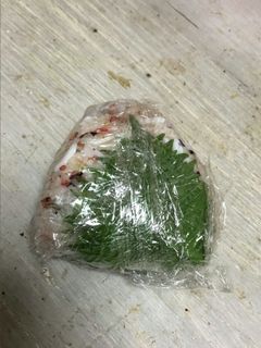 しらすと梅ふりかけのしそおにぎり-レシピのメイン写真