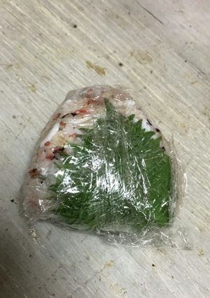 しらすと梅ふりかけのしそおにぎり-レシピのメイン写真