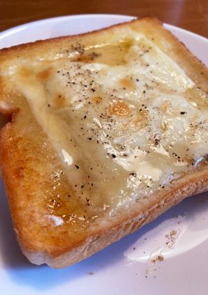 主婦の朝食☆チーズハニーバタートースト-レシピのメイン写真