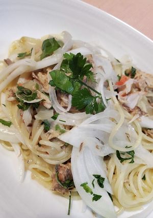 サバ缶と新玉ねぎのパスタ(カニかま入り)-レシピのメイン写真