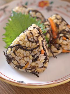 もち麦入りひじきの炊き込みご飯-レシピのメイン写真