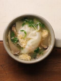 豆苗と平茸と玉子のスープ水餃子-レシピのメイン写真