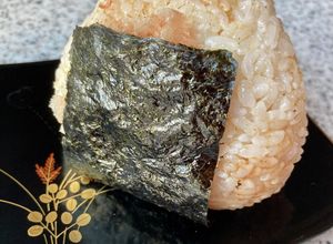 ごま油香る♪やみつきかつお節おにぎり♫-レシピのメイン写真
