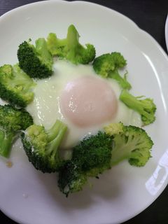ブロッコリーと目玉焼き-レシピのメイン写真